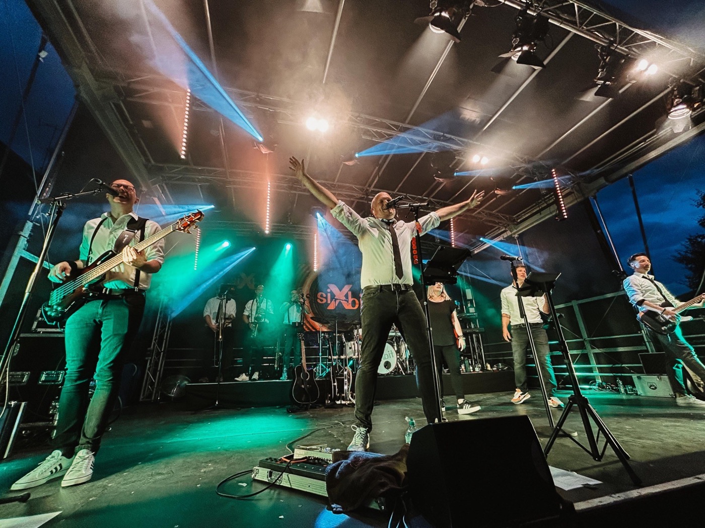 Sixbit live auf der Bühne