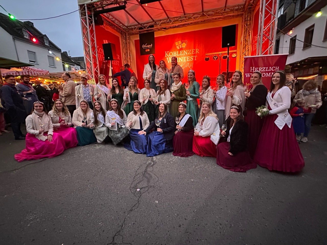 Weinmajestäten zu Gast beim Weinfest in Lay