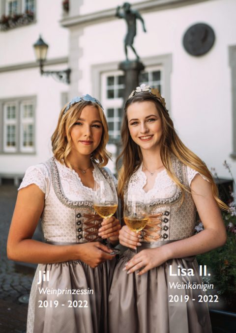 Jil, Weinprinzessin, und Lisa II., Weinkönigin, 2019 bis 2022