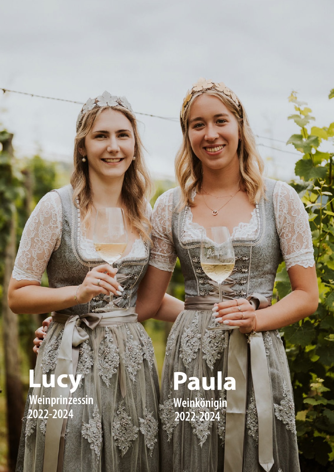 Lucy, Weinprinzessin, und Paula, Weinkönigin, 2022 bis 2024