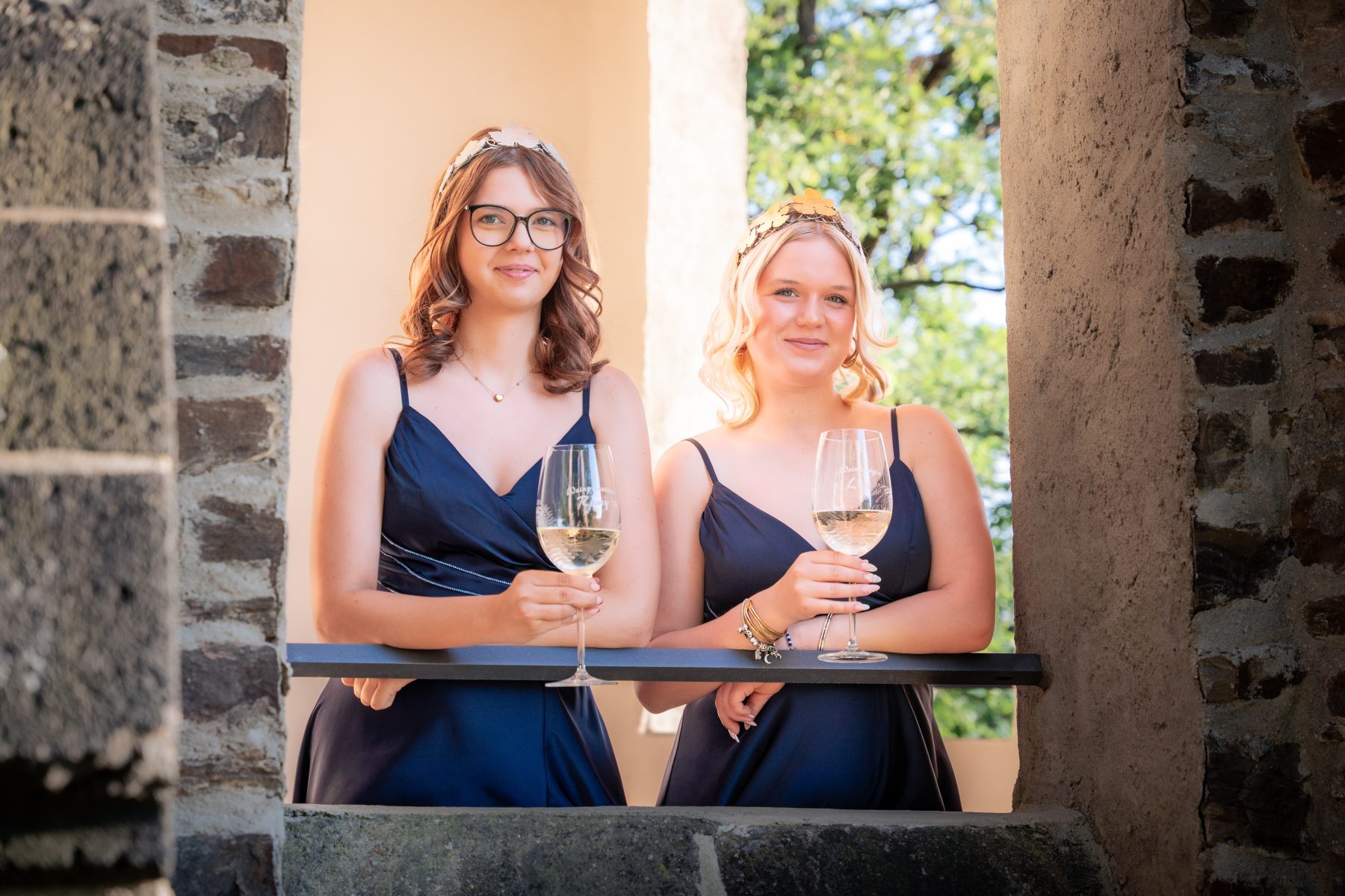 Lia Alsbach und Romy Mader, die Weinmajestäten 2026